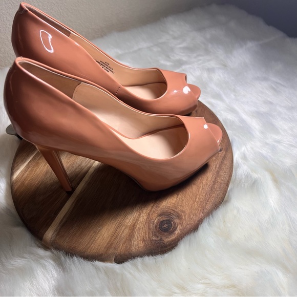 GUESS Rosalie Blush Pink Patent Leather Heels Size 8.5 - Picture 2 of 11